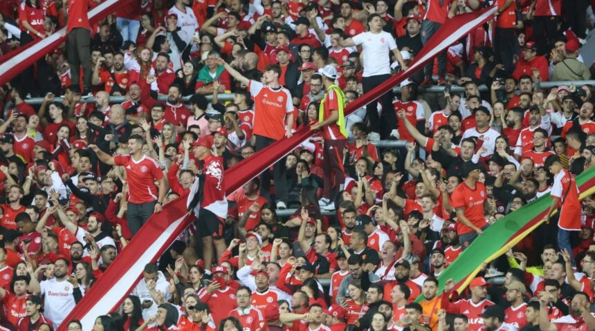 Torcida do Inter durante o jogo contra o Nacional, no Beira-Rio, pela Libertadores • Flickr/Internacional