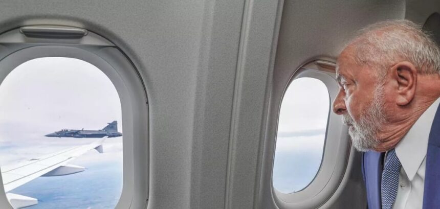 Avião de Luiz Inácio Lula da Silva é escoltado por caça da FAB (Foto: Ricardo Stuckert)