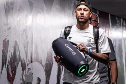 Neymar entrando no vestiário do Maracanã • Divulgação/Santos